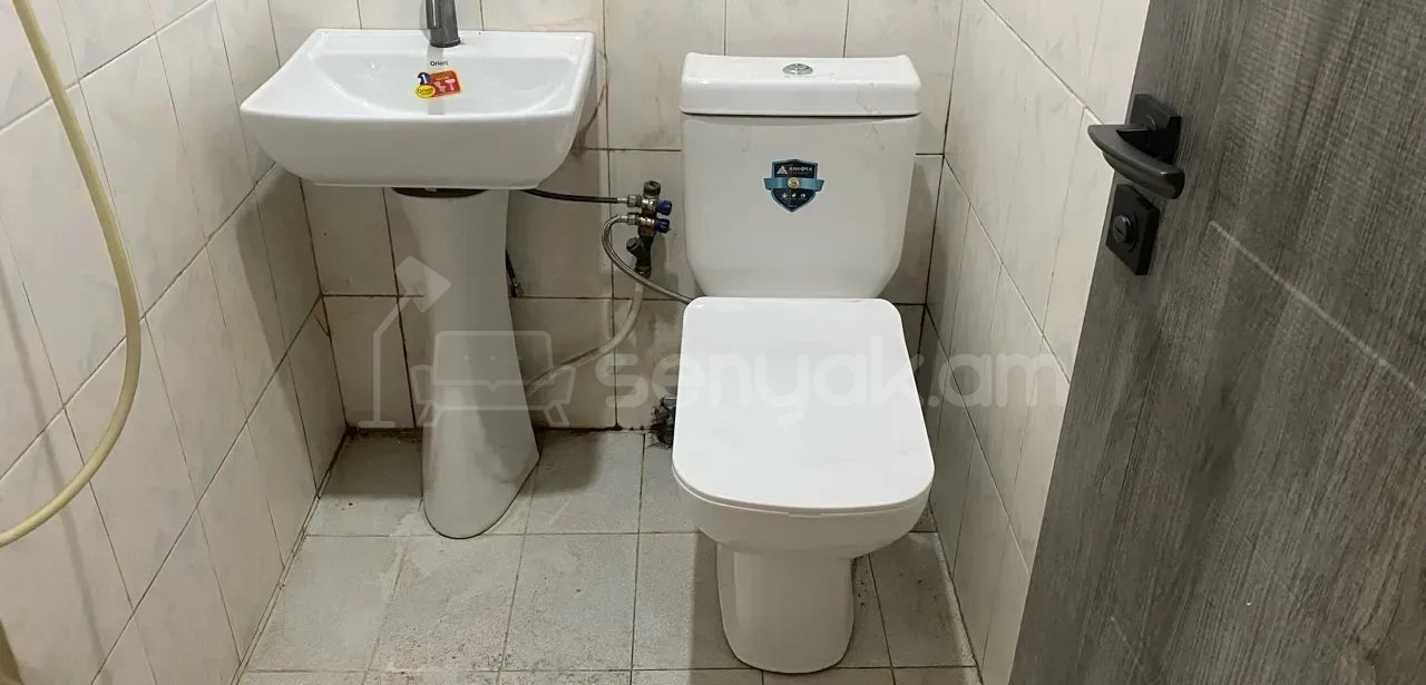 1 Սենյականոց Բնակարան Քարե Շենքում, 14քմ, 2/4 հարկ, Դիզայներական Վերանորոգված