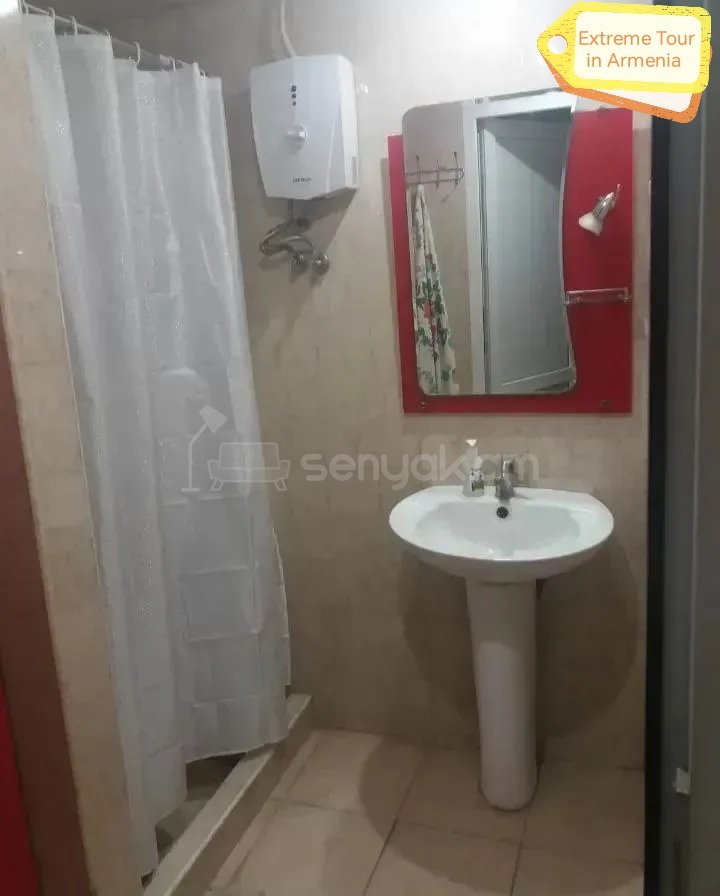 2 Սենյականոց Բնակարան Քարե Շենքում, 52քմ, 7/9 հարկ, Նորմալ Վիճակում, Կահավորված, Արևկող