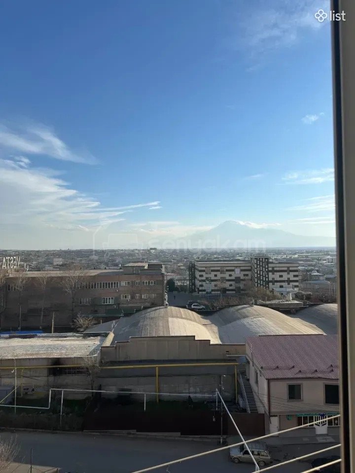 3 Սենյականոց Բնակարան Քարե Շենքում, 85քմ, 7/9 հարկ, Նորմալ Վիճակում, Կահավորված, Արևկող