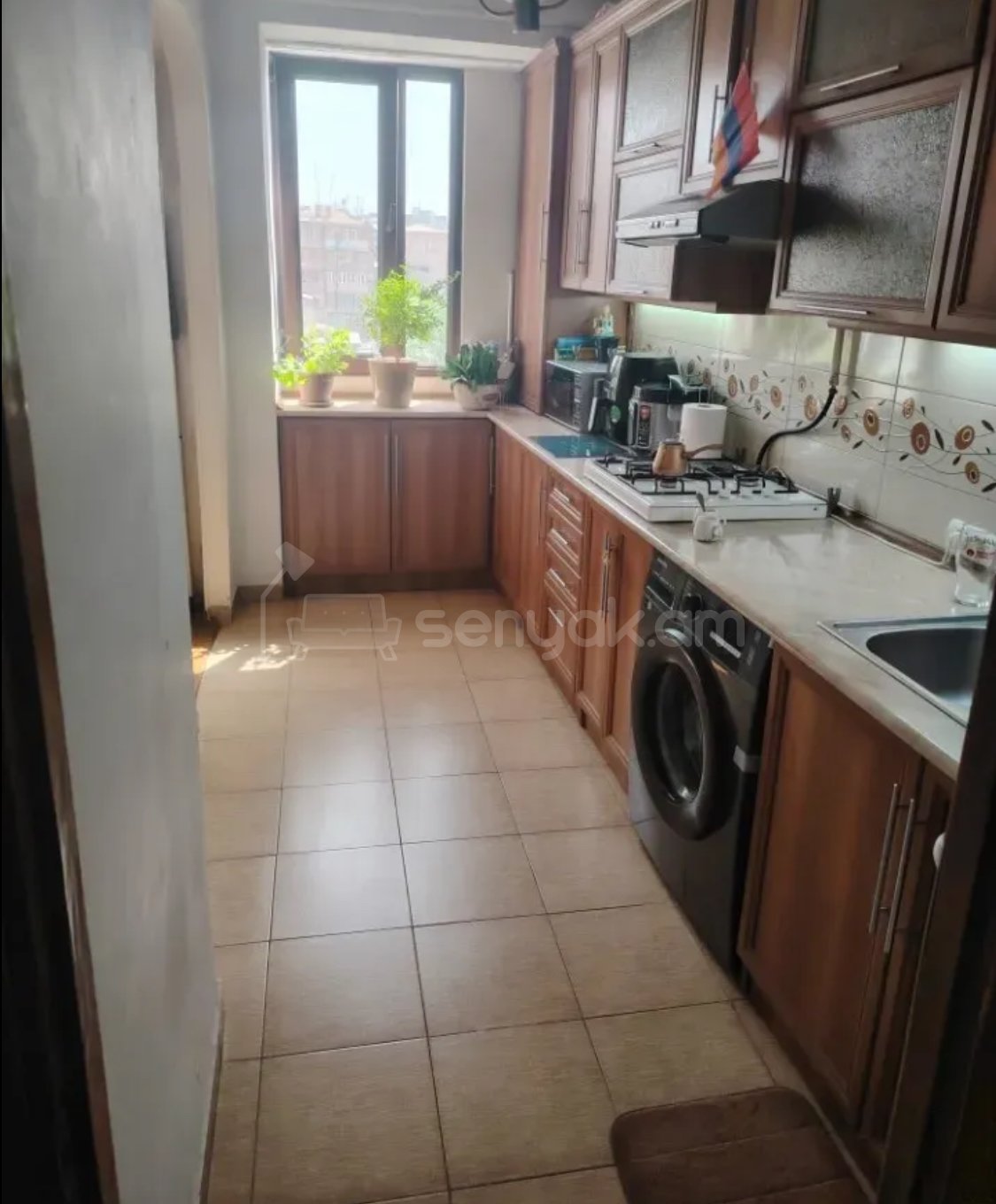 4 Սենյականոց Բնակարան, 94քմ, 5/9 հարկ, Նորմալ Վիճակում