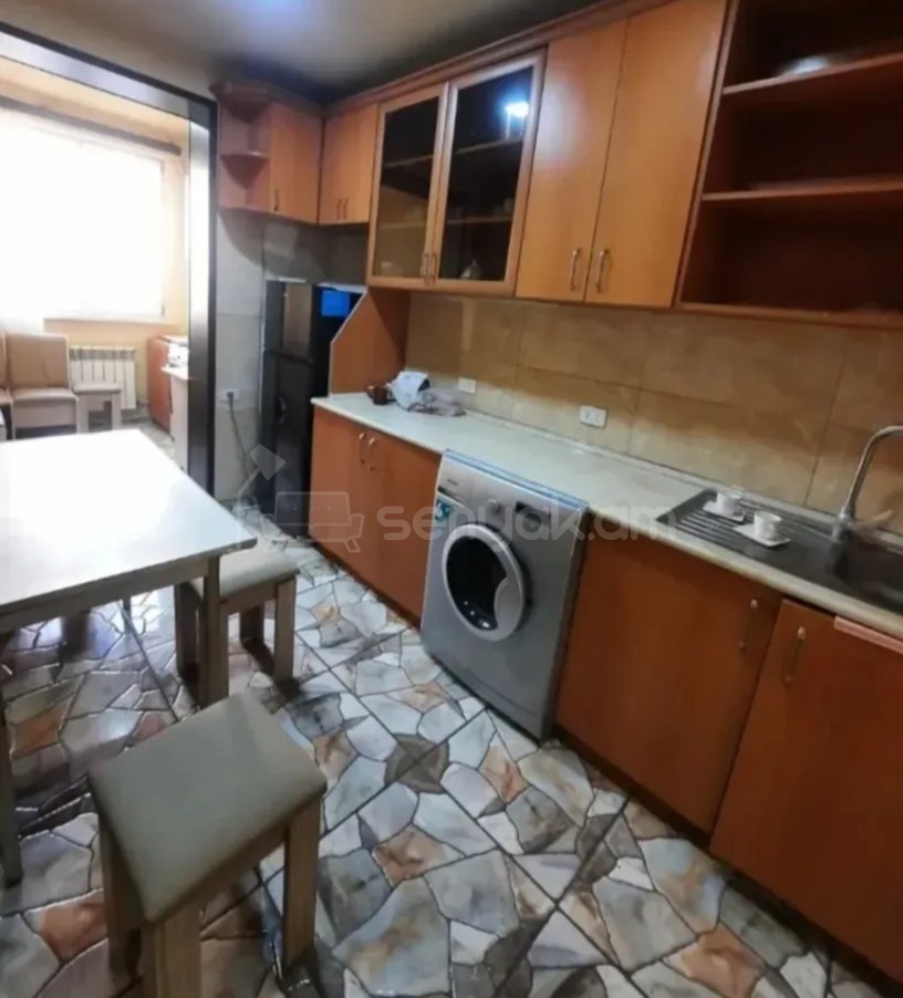 3 Սենյականոց Բնակարան, 70քմ, 3/9 հարկ, Կոսմետիկ Վերանորոգված, Կահավորված
