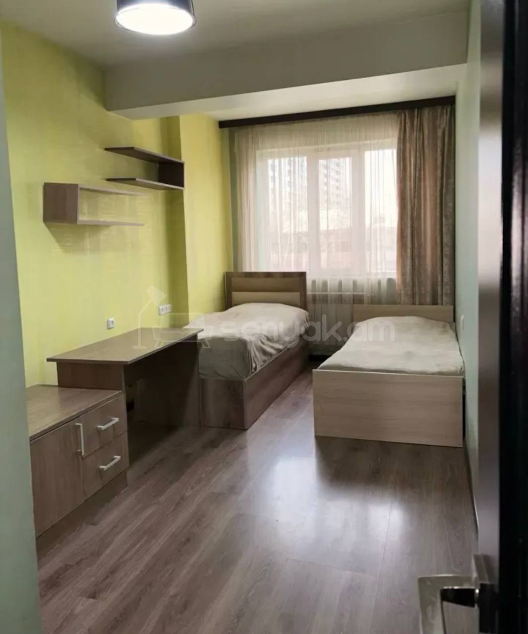 5 Սենյականոց Բնակարան Քարե Շենքում, 142քմ, 5/5 հարկ, Կապիտալ Վերանորոգված