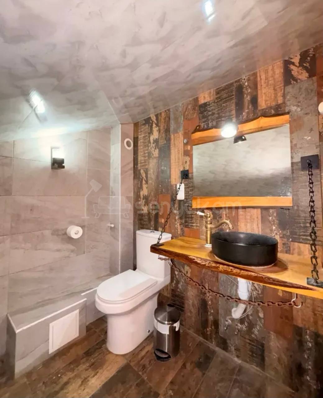 5 Սենյականոց Բնակարան Քարե Շենքում, 142քմ, 5/5 հարկ, Կապիտալ Վերանորոգված
