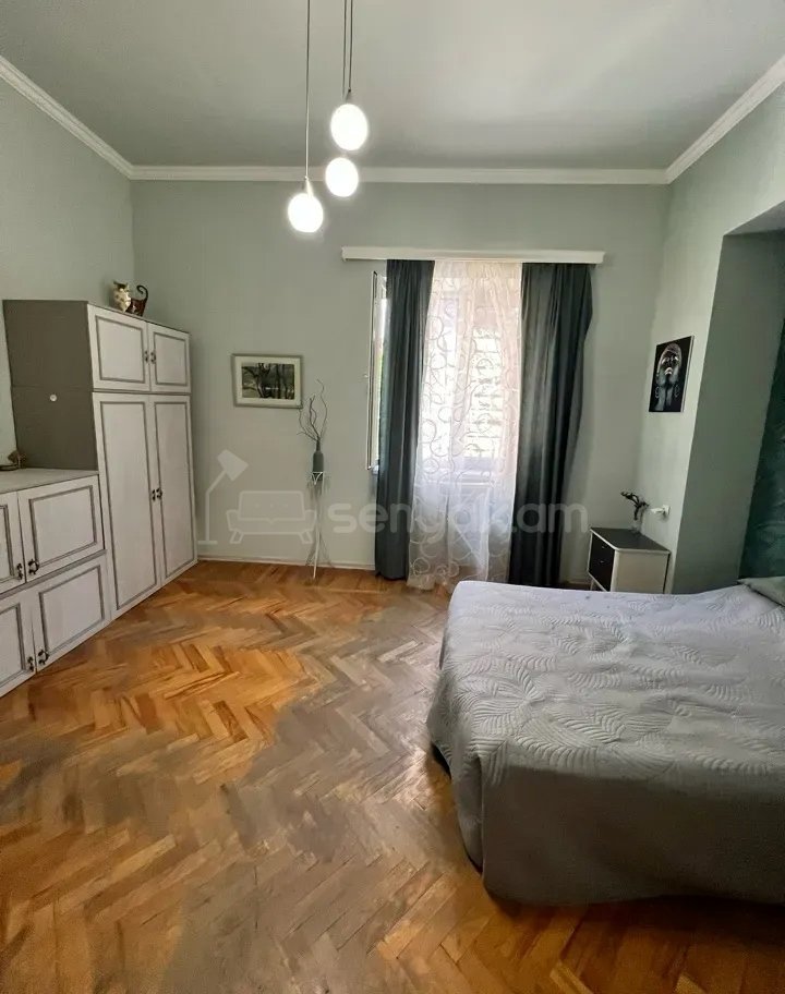 4 Սենյականոց Բնակարան Քարե Շենքում, 120քմ, 3/4 հարկ, Պետական Վիճակում