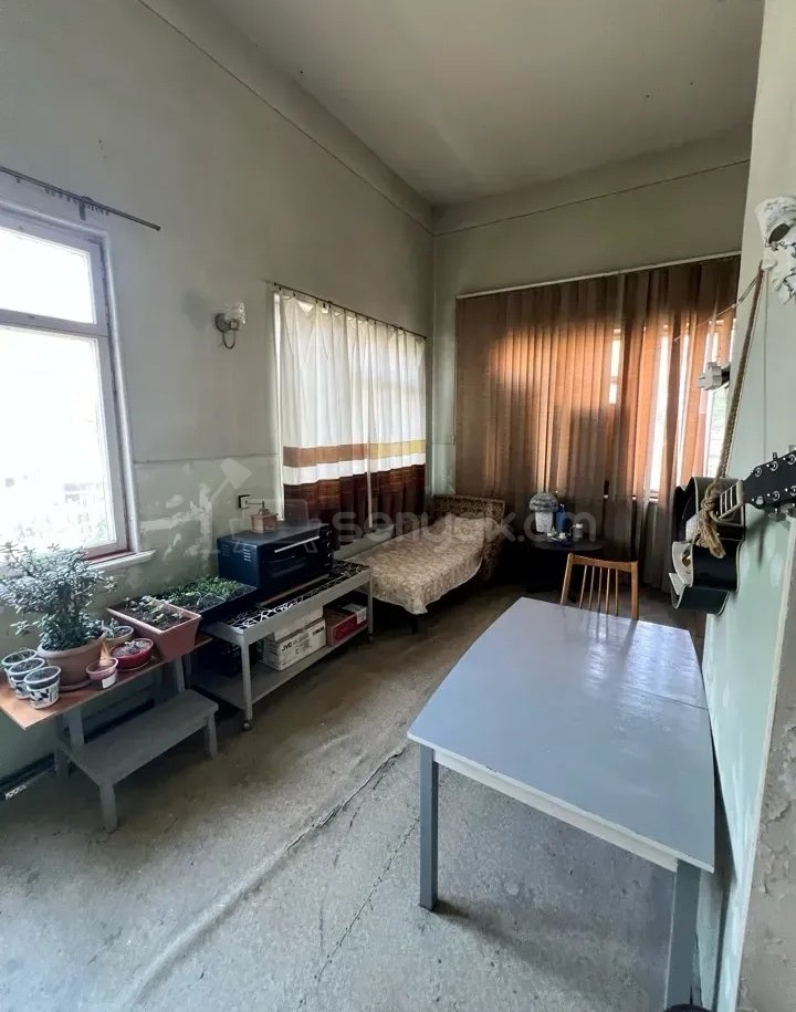 4 Սենյականոց Բնակարան Քարե Շենքում, 120քմ, 3/4 հարկ, Պետական Վիճակում