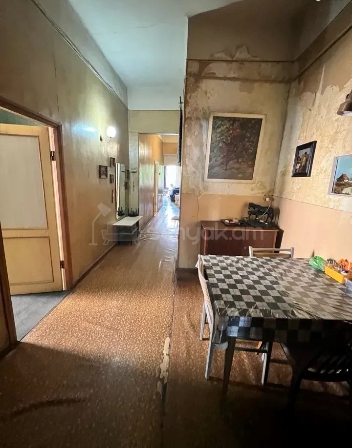 4 Սենյականոց Բնակարան Քարե Շենքում, 120քմ, 3/4 հարկ, Պետական Վիճակում