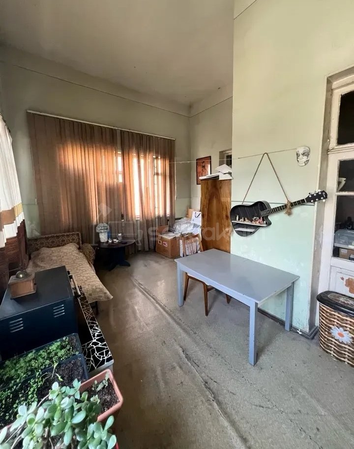 4 Սենյականոց Բնակարան Քարե Շենքում, 120քմ, 3/4 հարկ, Պետական Վիճակում