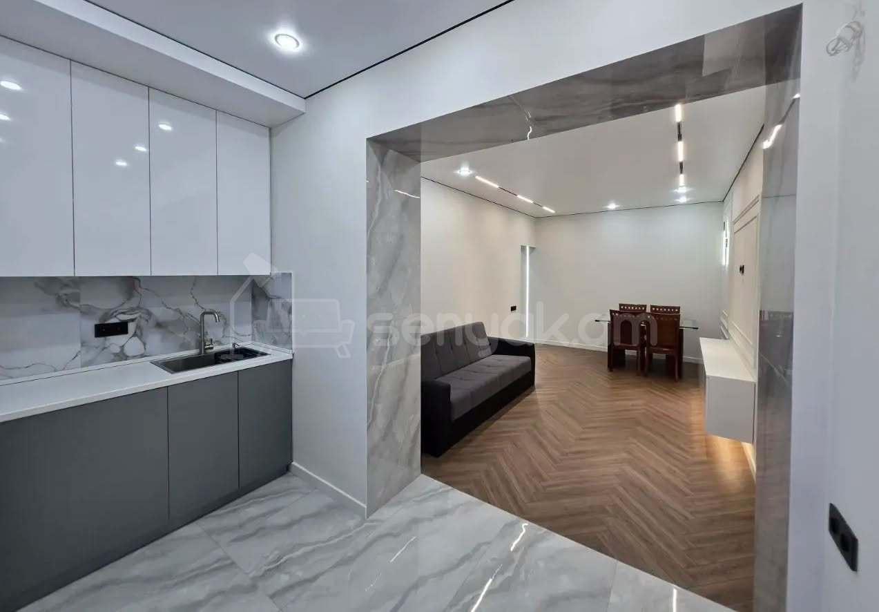 3 Սենյականոց Բնակարան Քարե Շենքում, 61քմ, 4/5 հարկ, Կապիտալ Վերանորոգված
