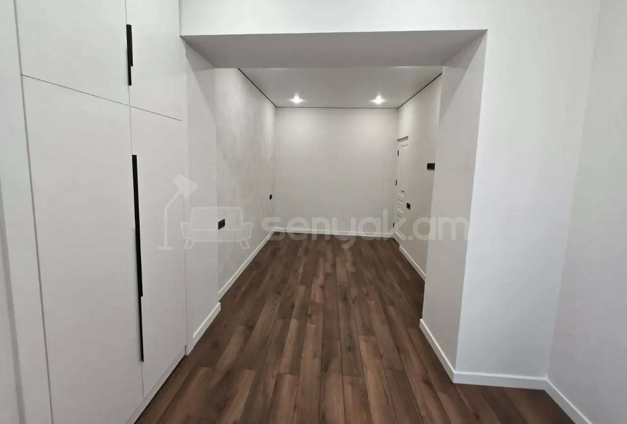 3 Սենյականոց Բնակարան Քարե Շենքում, 61քմ, 4/5 հարկ, Կապիտալ Վերանորոգված