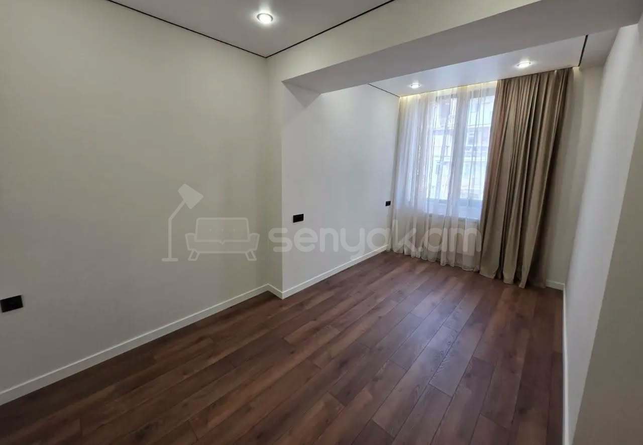 3 Սենյականոց Բնակարան Քարե Շենքում, 61քմ, 4/5 հարկ, Կապիտալ Վերանորոգված