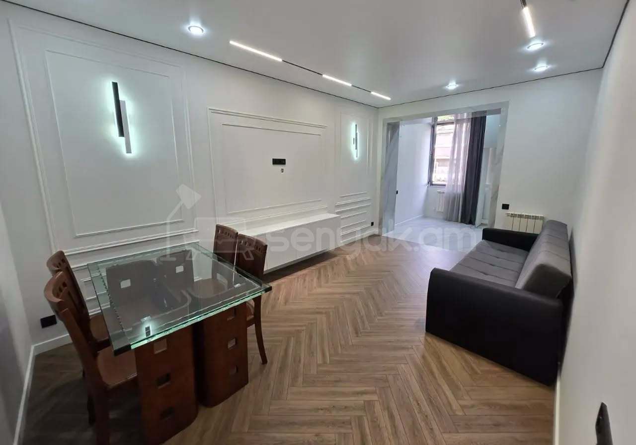 3 Սենյականոց Բնակարան Քարե Շենքում, 61քմ, 4/5 հարկ, Կապիտալ Վերանորոգված