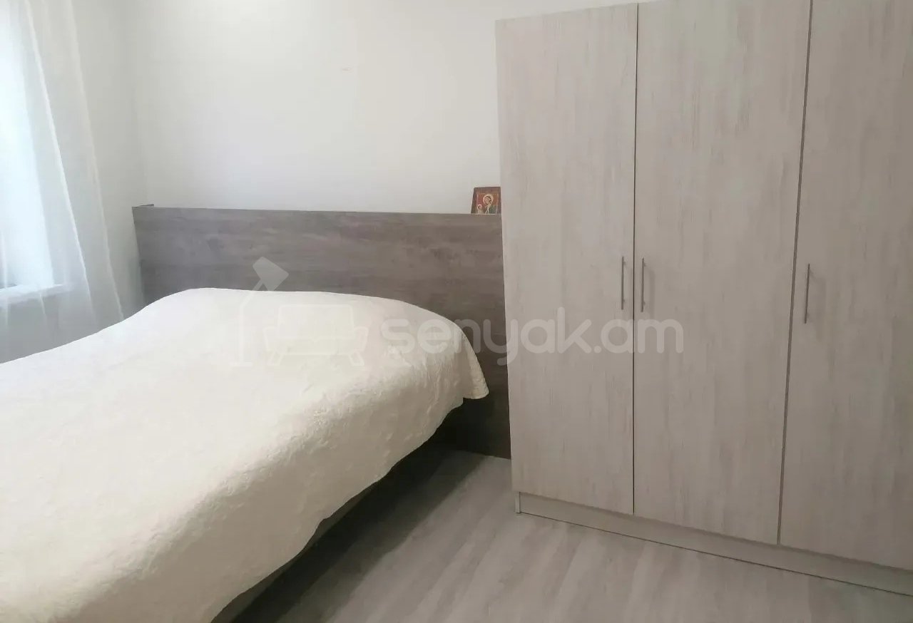 3 Սենյականոց Բնակարան Քարե Շենքում, 57քմ, 5/5 հարկ, Կապիտալ Վերանորոգված