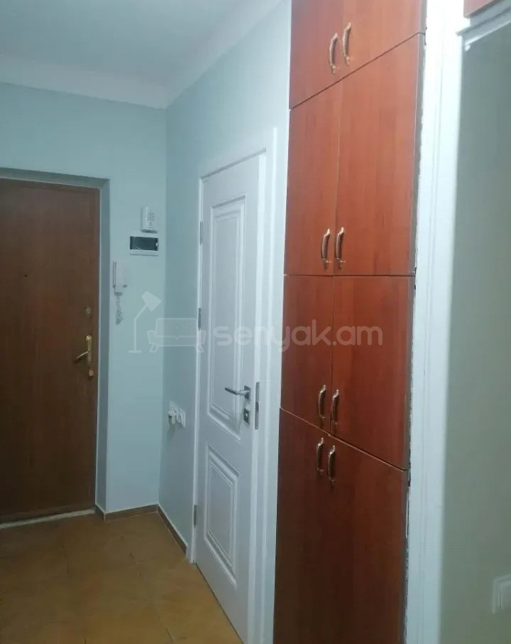 3 Սենյականոց Բնակարան Քարե Շենքում, 57քմ, 5/5 հարկ, Կապիտալ Վերանորոգված
