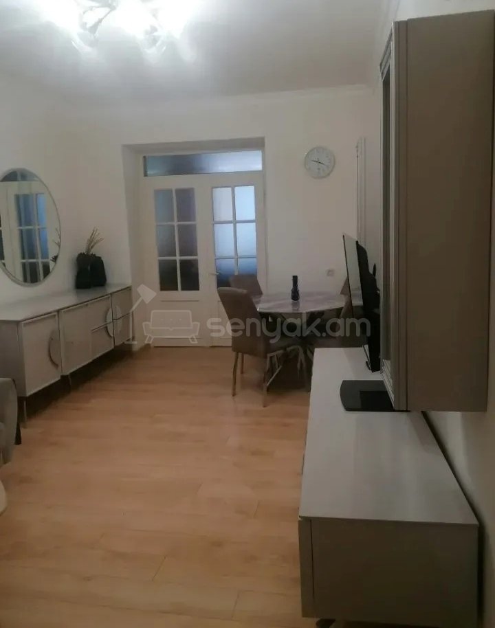 3 Սենյականոց Բնակարան Քարե Շենքում, 57քմ, 5/5 հարկ, Կապիտալ Վերանորոգված