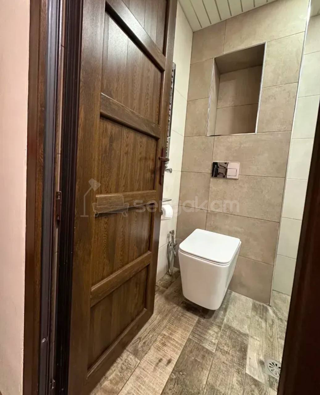 1 Սենյականոց Բնակարան Քարե Շենքում, 54քմ, 1/4 հարկ, Կապիտալ Վերանորոգված