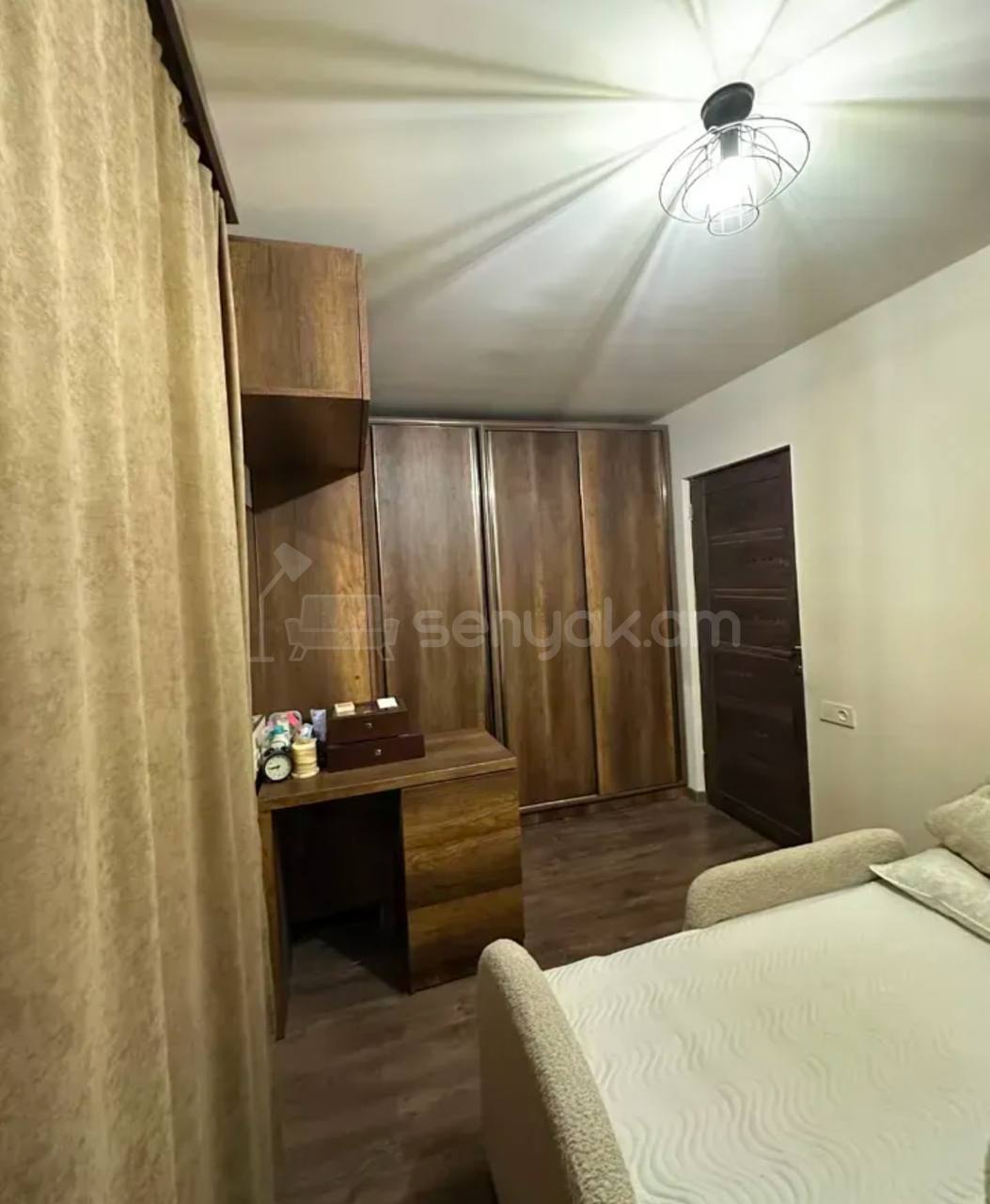 1 Սենյականոց Բնակարան Քարե Շենքում, 54քմ, 1/4 հարկ, Կապիտալ Վերանորոգված