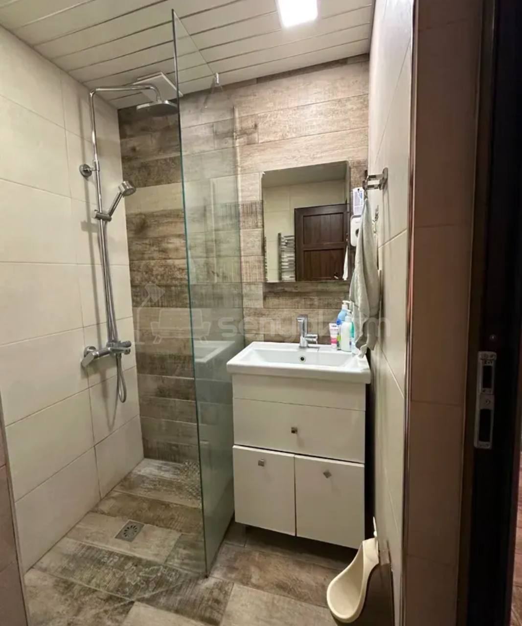 1 Սենյականոց Բնակարան Քարե Շենքում, 54քմ, 1/4 հարկ, Կապիտալ Վերանորոգված