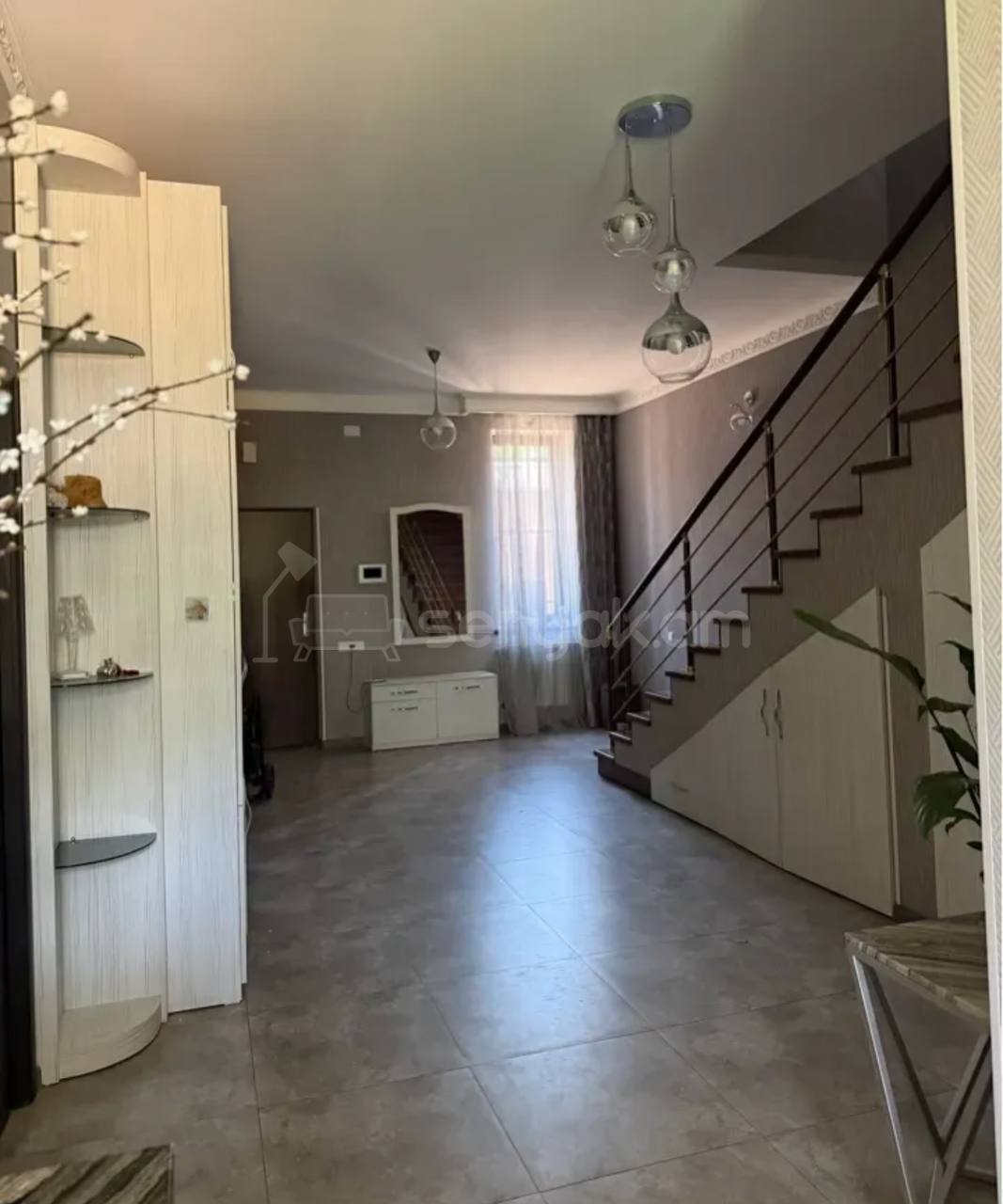 5 Սենյականոց Շքեղ Առանձնատուն, 200քմ, Ավտոտնակով
