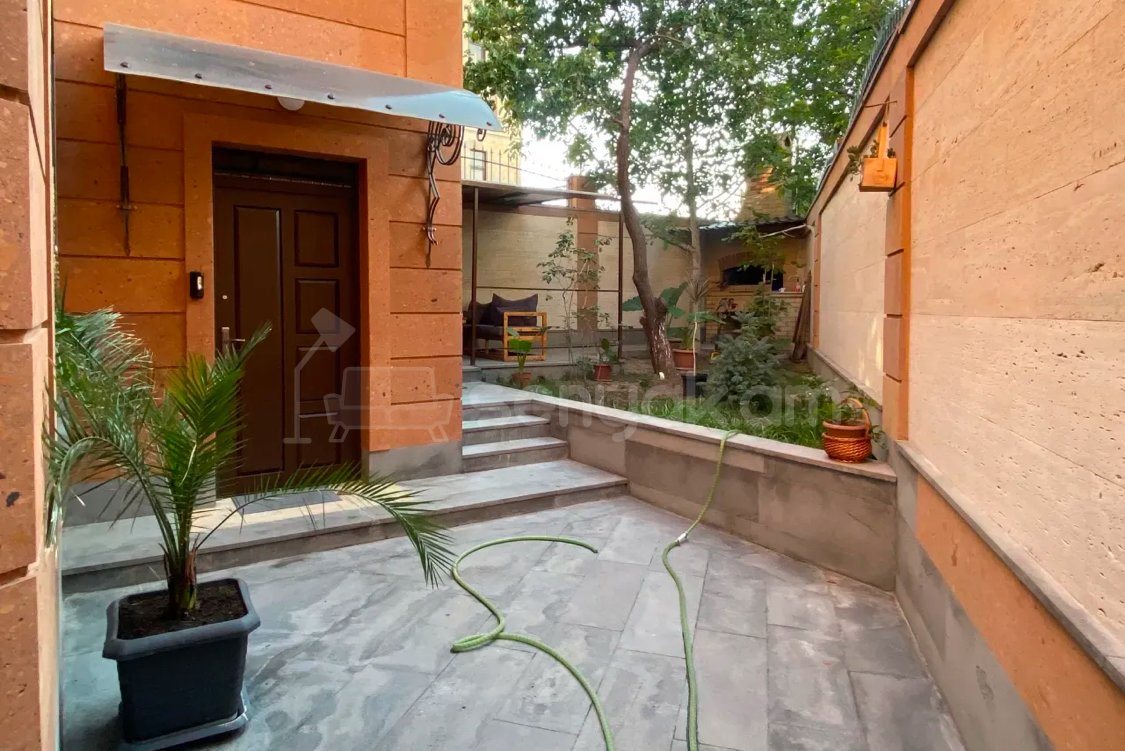5 Սենյականոց Սեփական Տուն, 311քմ, Կապիտալ Վերանորոգված, Ավտոտնակով