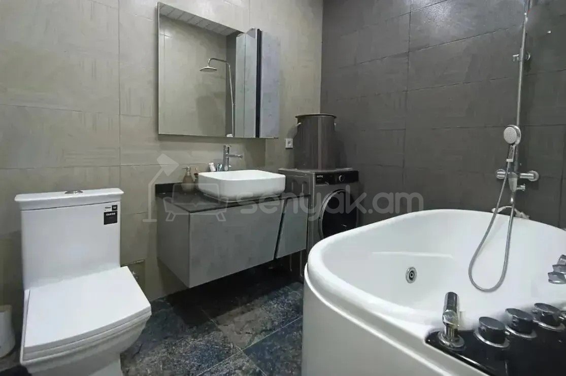 3 Սենյականոց Բնակարան Նորակառույցում, 70քմ, 3/17 հարկ, Դիզայներական Վերանորոգված