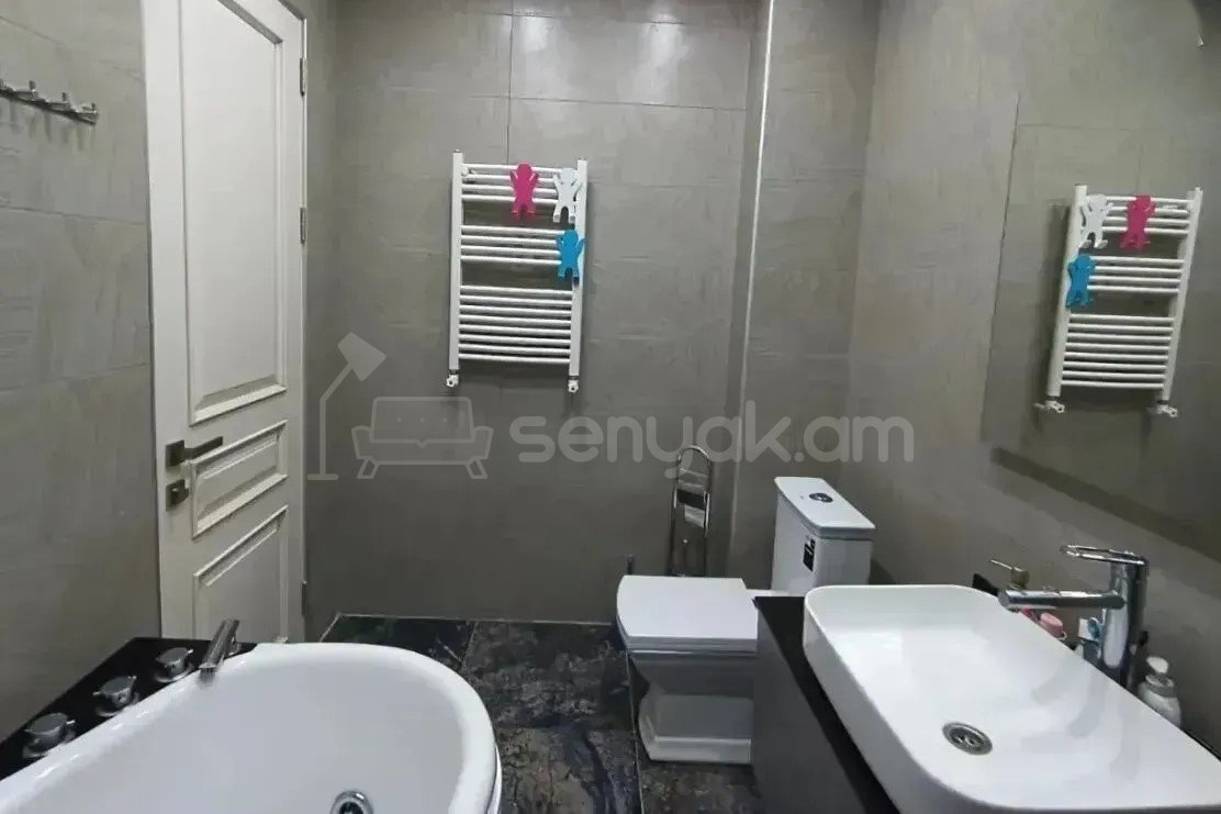 3 Սենյականոց Բնակարան Նորակառույցում, 70քմ, 3/17 հարկ, Դիզայներական Վերանորոգված