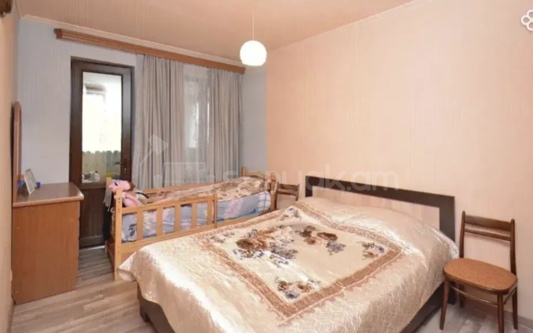 4 Սենյականոց Բնակարան Քարե Շենքում, 125քմ, 2/5 հարկ, Կապիտալ Վերանորոգված