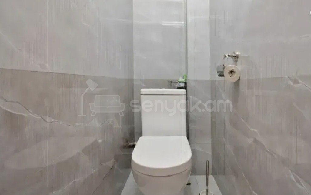4 Սենյականոց Բնակարան Քարե Շենքում, 125քմ, 2/5 հարկ, Կապիտալ Վերանորոգված