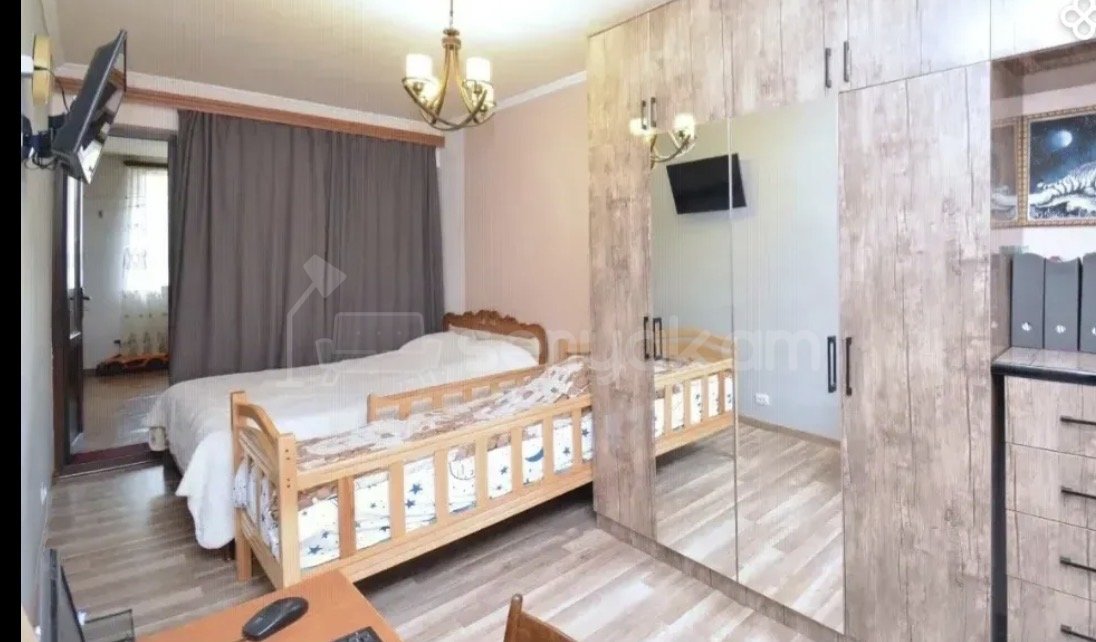 4 Սենյականոց Բնակարան Քարե Շենքում, 125քմ, 2/5 հարկ, Կապիտալ Վերանորոգված