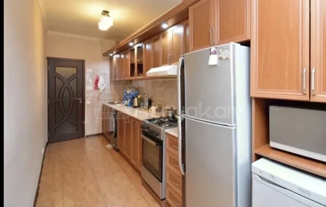4 Սենյականոց Բնակարան Քարե Շենքում, 125քմ, 2/5 հարկ, Կապիտալ Վերանորոգված