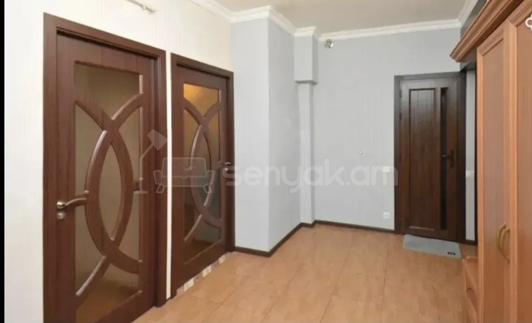4 Սենյականոց Բնակարան Քարե Շենքում, 125քմ, 2/5 հարկ, Կապիտալ Վերանորոգված
