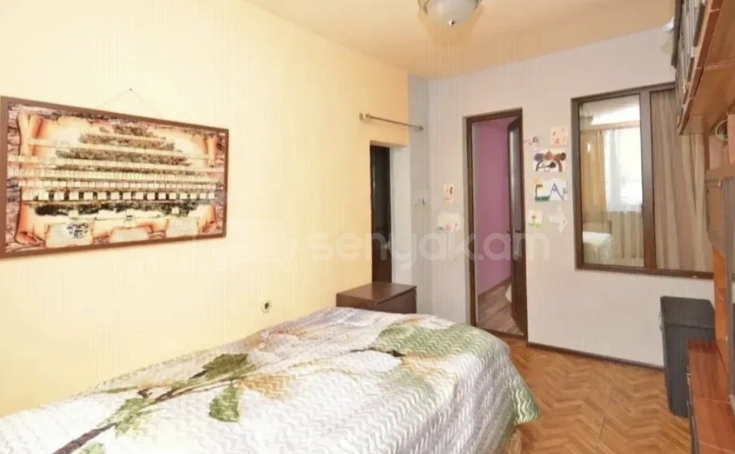 4 Սենյականոց Բնակարան Քարե Շենքում, 125քմ, 2/5 հարկ, Կապիտալ Վերանորոգված