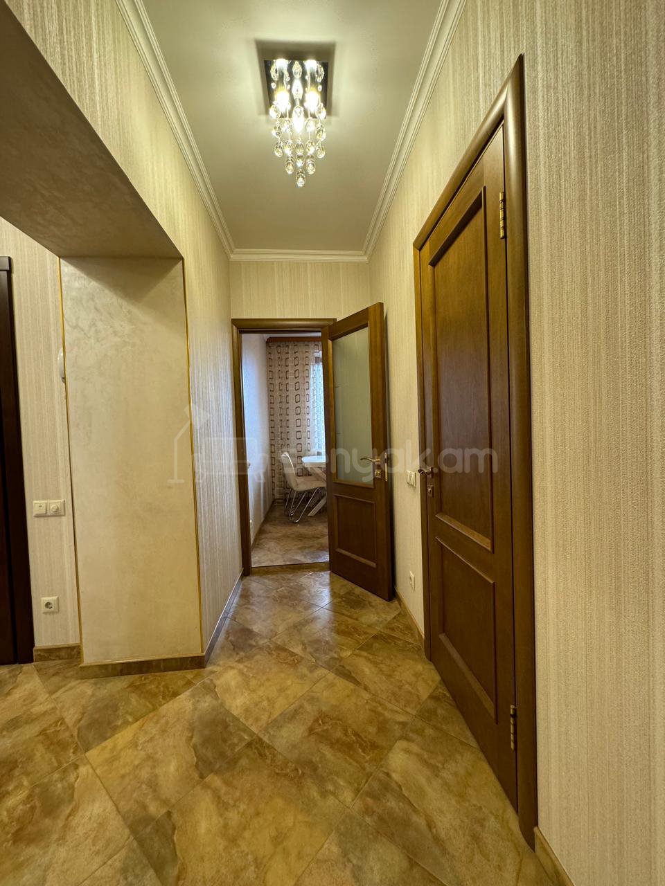 2 Սենյականոց Բնակարան Քարե Շենքում, 60քմ, 3/5 հարկ, Կապիտալ Վերանորոգված