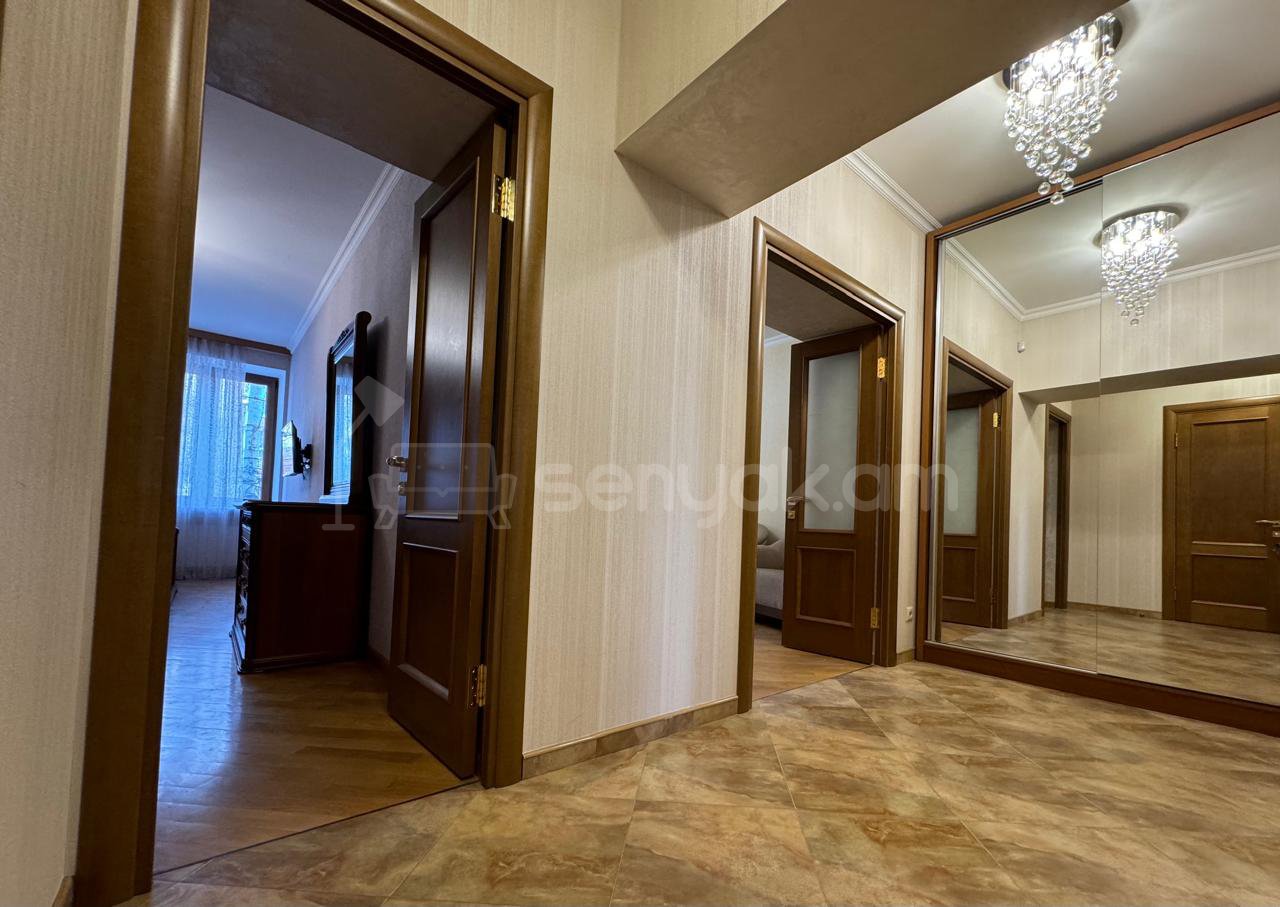 2 Սենյականոց Բնակարան Քարե Շենքում, 60քմ, 3/5 հարկ, Կապիտալ Վերանորոգված