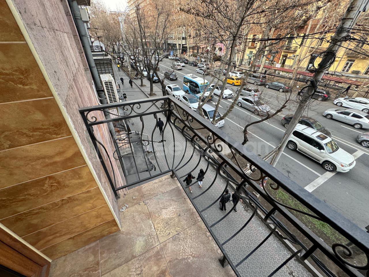 2 Սենյականոց Բնակարան Քարե Շենքում, 60քմ, 3/5 հարկ, Կապիտալ Վերանորոգված