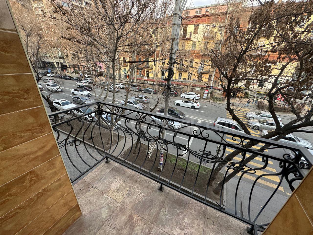 2 Սենյականոց Բնակարան Քարե Շենքում, 60քմ, 3/5 հարկ, Կապիտալ Վերանորոգված