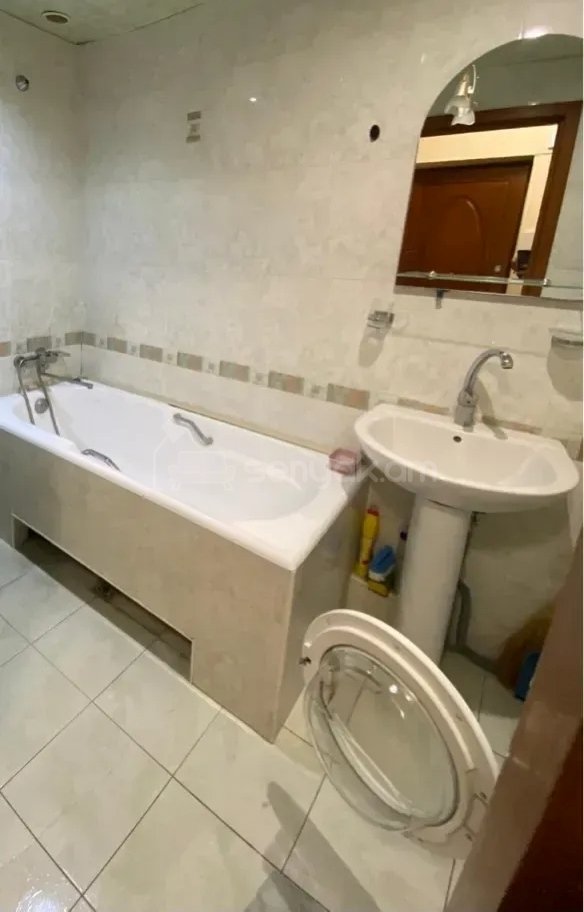 2 Սենյականոց Բնակարան Քարե Շենքում, 50քմ, 4/5 հարկ, Կապիտալ Վերանորոգված