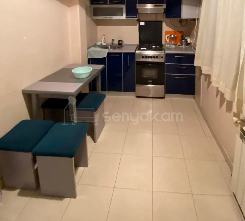 2 Սենյականոց Բնակարան Քարե Շենքում, 50քմ, 4/5 հարկ, Կապիտալ Վերանորոգված