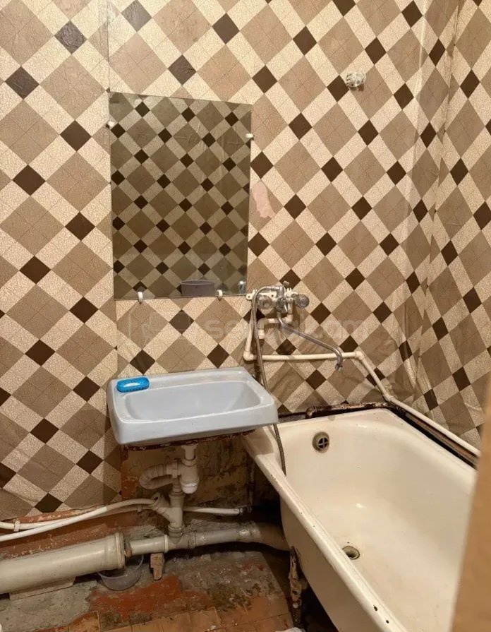 1 Սենյականոց Բնակարան Քարե Շենքում, 48քմ, 5/5 հարկ, Պետական Վիճակում
