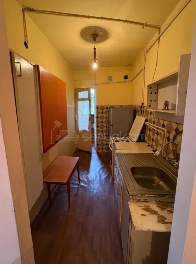 1 Սենյականոց Բնակարան Քարե Շենքում, 48քմ, 5/5 հարկ, Պետական Վիճակում