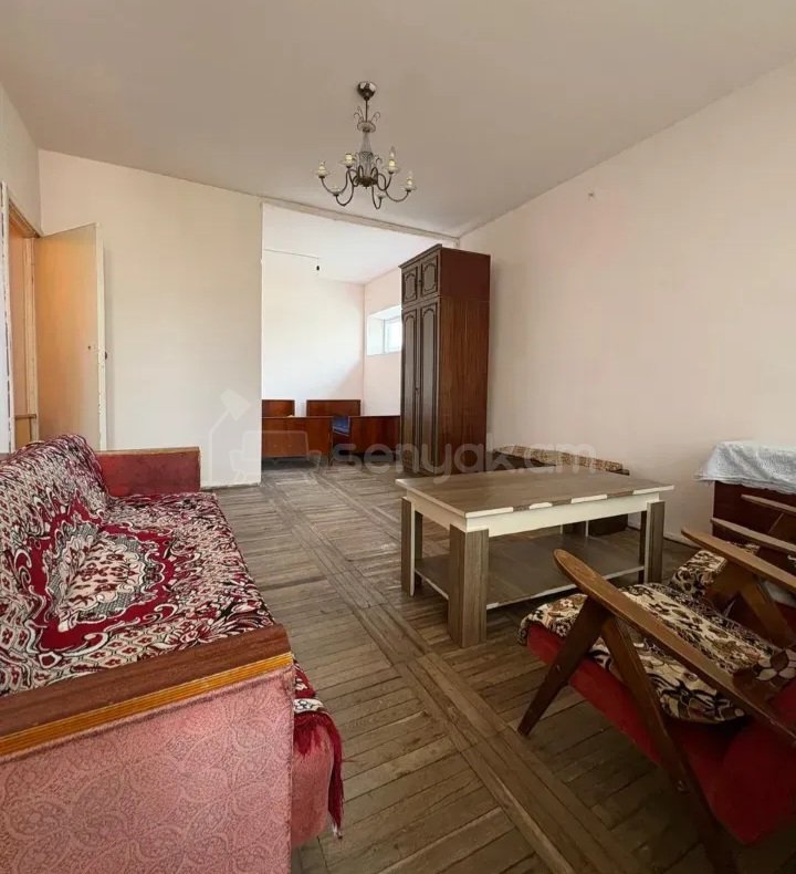1 Սենյականոց Բնակարան Քարե Շենքում, 48քմ, 5/5 հարկ, Պետական Վիճակում