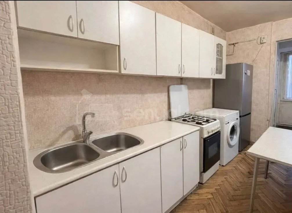 4 Սենյականոց Բնակարան, 86քմ, 6/9 հարկ, Պետական Վիճակում