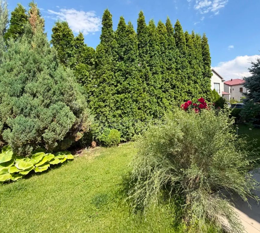 8 Սենյականոց Շքեղ Առանձնատուն, 1000քմ, Կահավորված, Լողավազանով, Ավտոտնակով