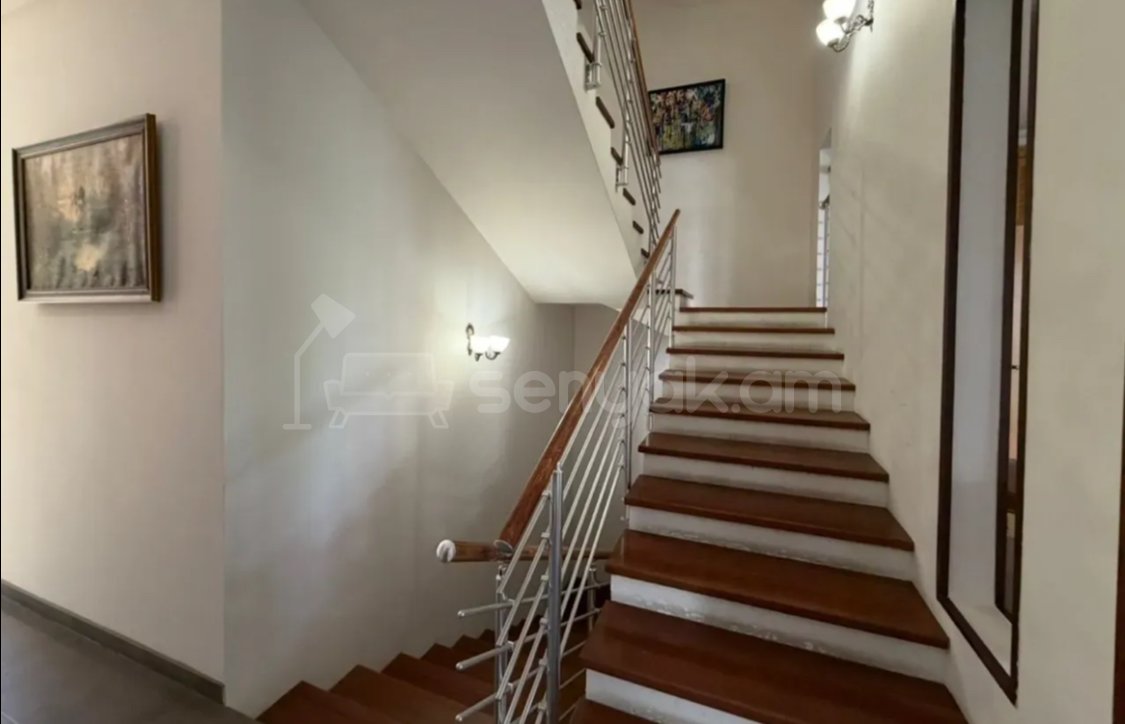 8 Սենյականոց Շքեղ Առանձնատուն, 1000քմ, Կահավորված, Լողավազանով, Ավտոտնակով