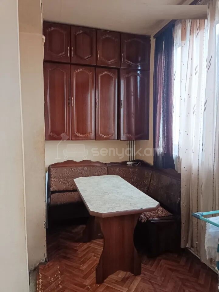 3 Սենյականոց Բնակարան Քարե Շենքում, 68քմ, 5/5 հարկ, Նորմալ Վիճակում