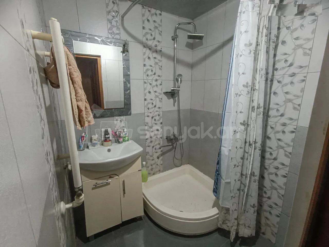 3 Սենյականոց Բնակարան Քարե Շենքում, 68քմ, 5/5 հարկ, Նորմալ Վիճակում