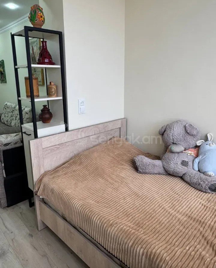 2 Սենյականոց Բնակարան Քարե Շենքում, 57քմ, 5/5 հարկ, Կապիտալ Վերանորոգված