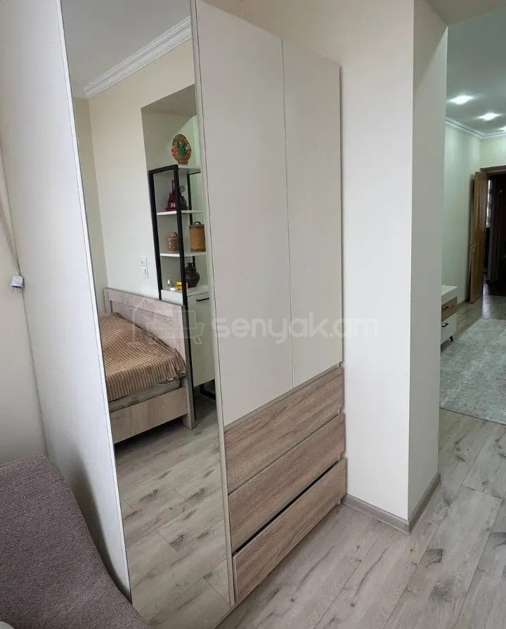 2 Սենյականոց Բնակարան Քարե Շենքում, 57քմ, 5/5 հարկ, Կապիտալ Վերանորոգված