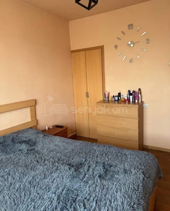 2 Սենյականոց Բնակարան Քարե Շենքում, 57քմ, 5/5 հարկ, Կապիտալ Վերանորոգված