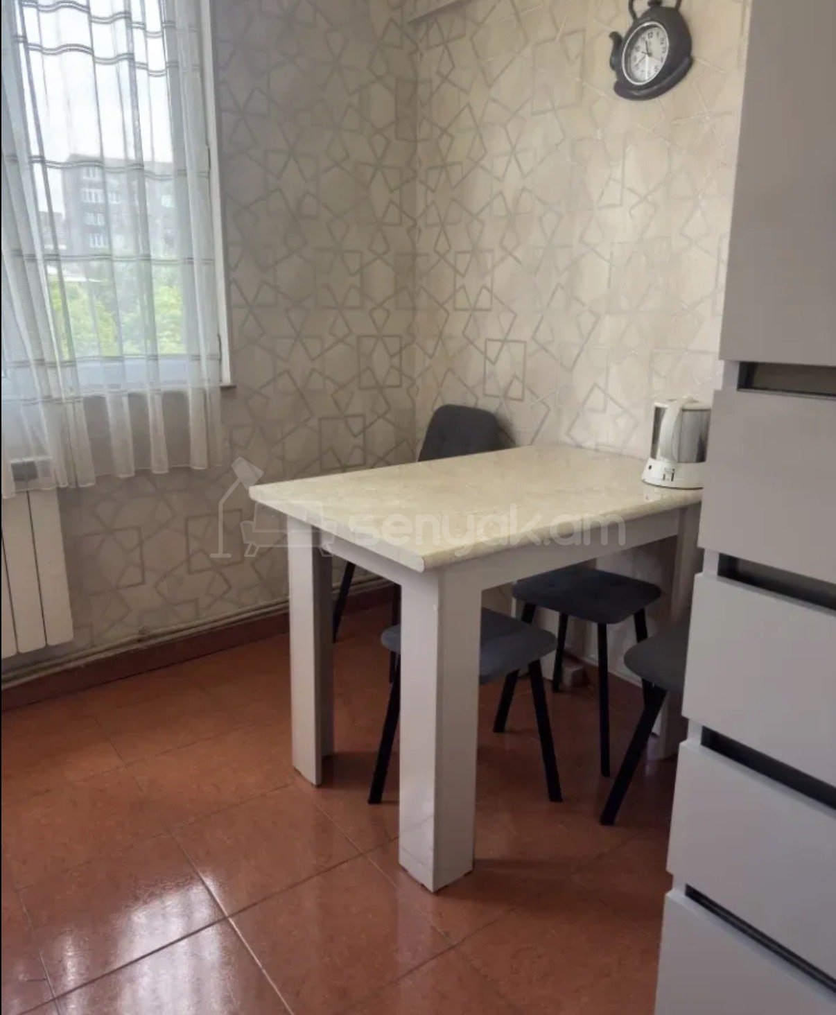 3 Սենյականոց Բնակարան Քարե Շենքում, 71քմ, 4/4 հարկ, Կոսմետիկ Վերանորոգված