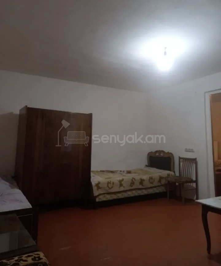 1 Սենյականոց Բնակարան Քարե Շենքում, 30քմ, 1/1 հարկ, Նորմալ Վիճակում, Կահավորված, Արևկող